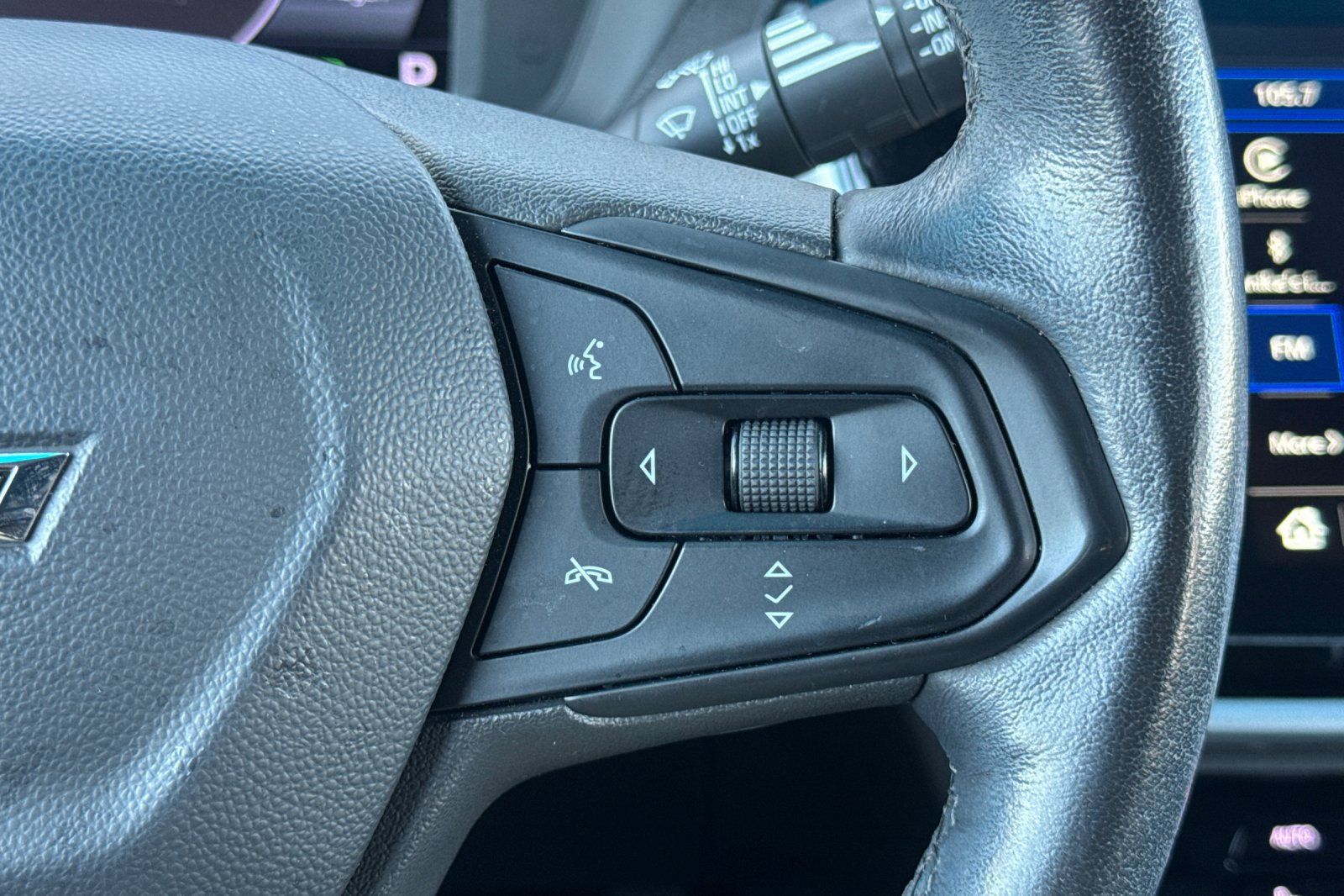 Used 2023 Chevrolet Bolt LT w/ Infotainment Package FWD image 37