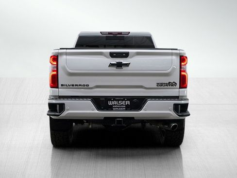 Used 2022 Chevrolet Silverado 2500 High Country w/ Technology Package AWD/4WD image 4