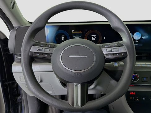 Used 2024 Hyundai Kona SE image 14