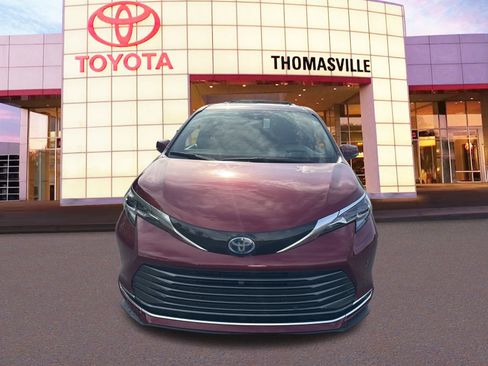 New 2025 Toyota Sienna Platinum image 2