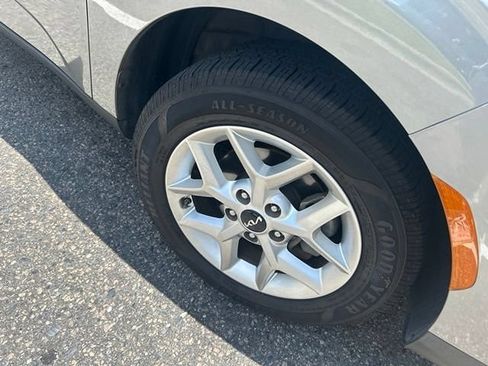 Certified 2022 Kia Soul LX w/ Technology Package FWD image 2