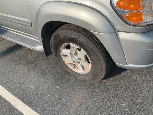 Used 2002 Toyota Sequoia Limited AWD/4WD image 2