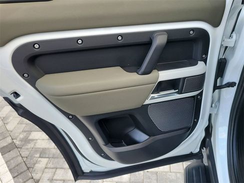 Used 2024 Land Rover Defender 110 S image 21