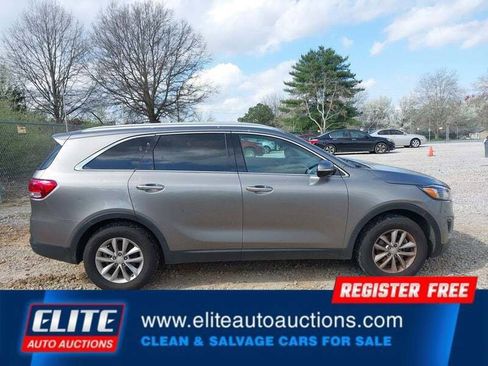 Used 2017 Kia Sorento LX image 26