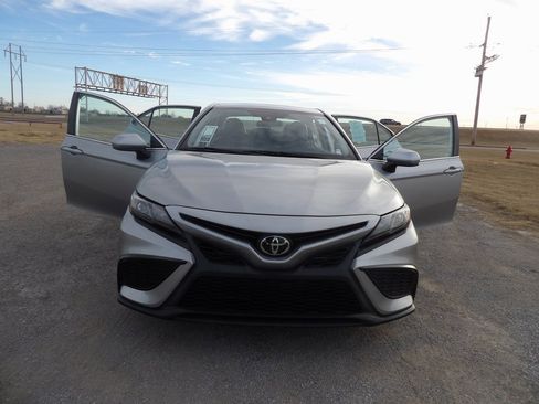 Used 2021 Toyota Camry SE image 24