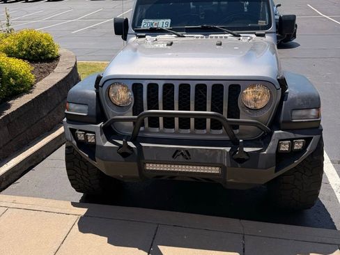 Used 2020 Jeep Gladiator Sport w/ Quick Order Package 24S AWD/4WD image 3