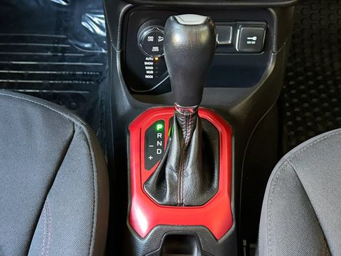 Used 2016 Jeep Renegade Trailhawk AWD/4WD image 33