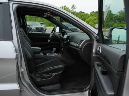 Used 2019 Jeep Grand Cherokee Altitude RWD image 21