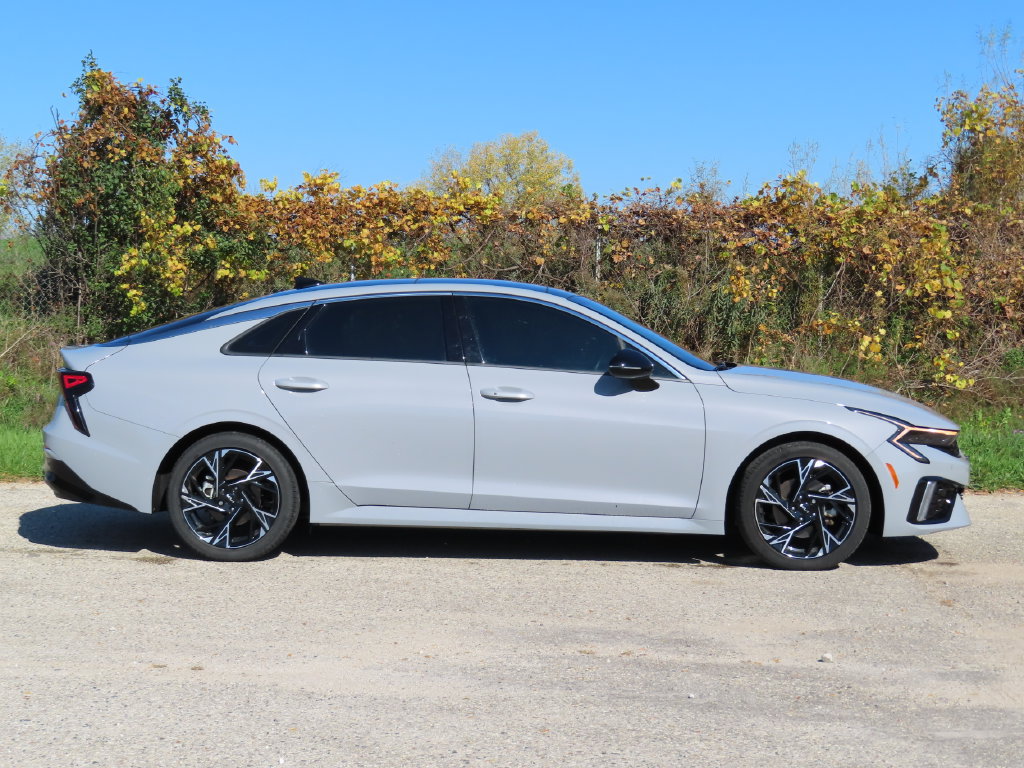 Used 2025 Kia K5 GT-Line w/ GT-Line Premium Package AWD/4WD image 2