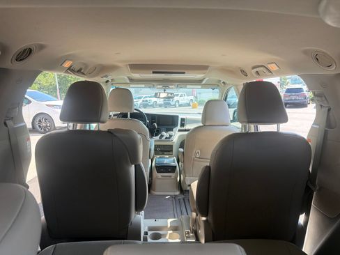 Used 2015 Toyota Sienna XLE Premium FWD image 13