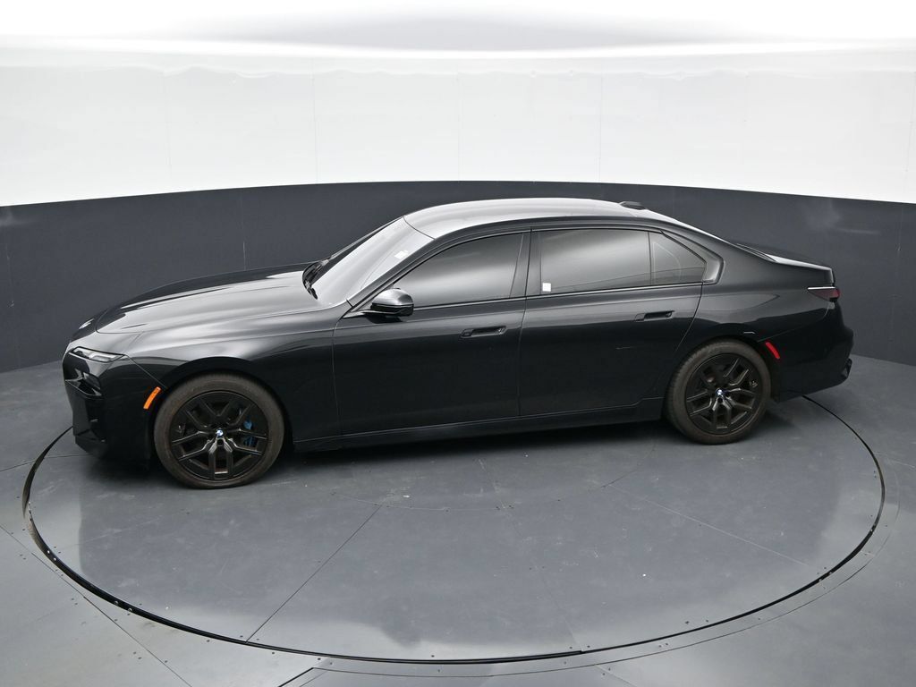 Used 2023 BMW 760i xDrive AWD/4WD image 40