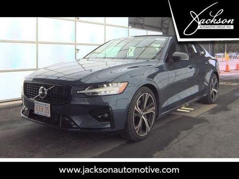 Used 2025 Volvo S60 B5 Core image 1