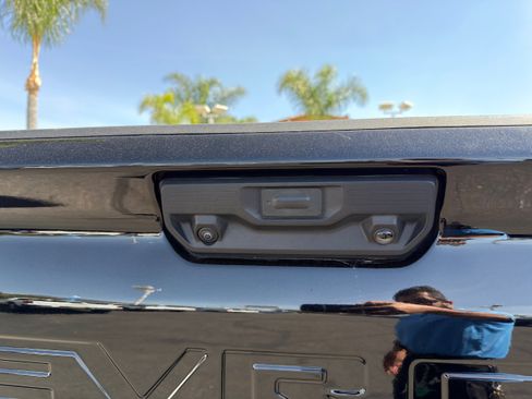 Used 2025 Chevrolet Silverado 2500 LT w/ Convenience Package AWD/4WD image 16