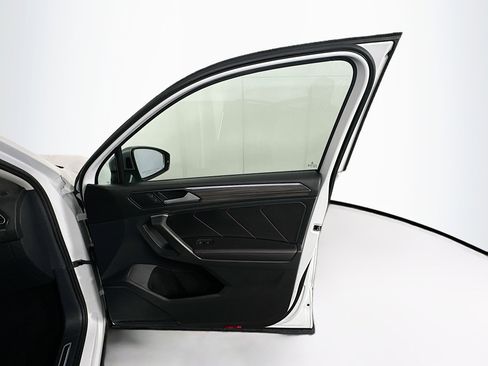 Used 2024 Volkswagen Tiguan Wolfsburg Edition image 31