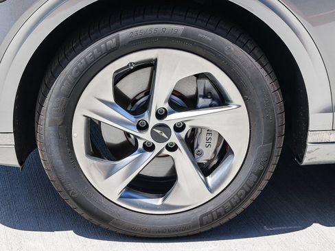 Used 2026 Genesis GV70 2.5T Advanced AWD/4WD image 9