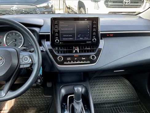 Used 2021 Toyota Corolla LE image 6