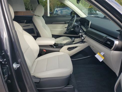 New 2025 Kia Telluride S image 7