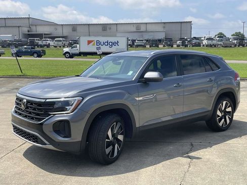 Used 2024 Volkswagen Atlas Cross Sport SE FWD image 7