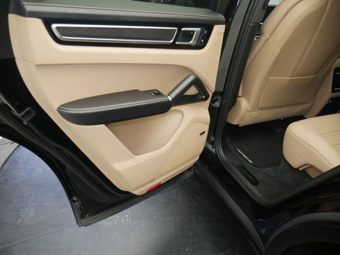 Certified 2023 Porsche Cayenne GTS AWD/4WD image 19