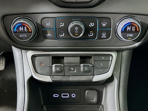 Used 2023 GMC Terrain SLE w/ Driver Convenience Package image 24