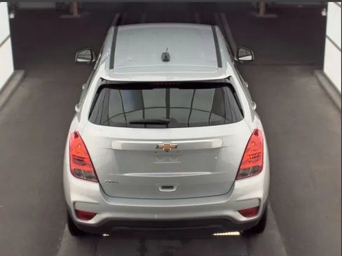 Used 2020 Chevrolet Trax LS FWD image 4
