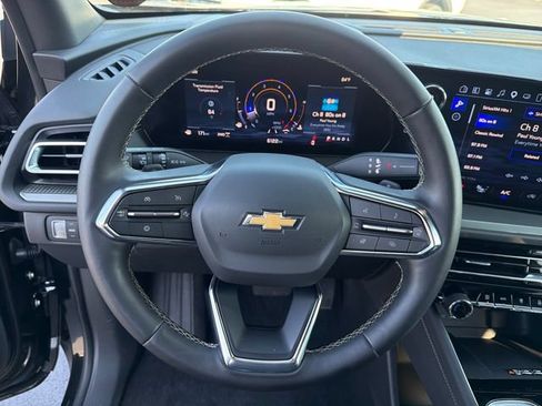 Certified 2025 Chevrolet Traverse LT w/ LPO, Cargo Package AWD/4WD image 16