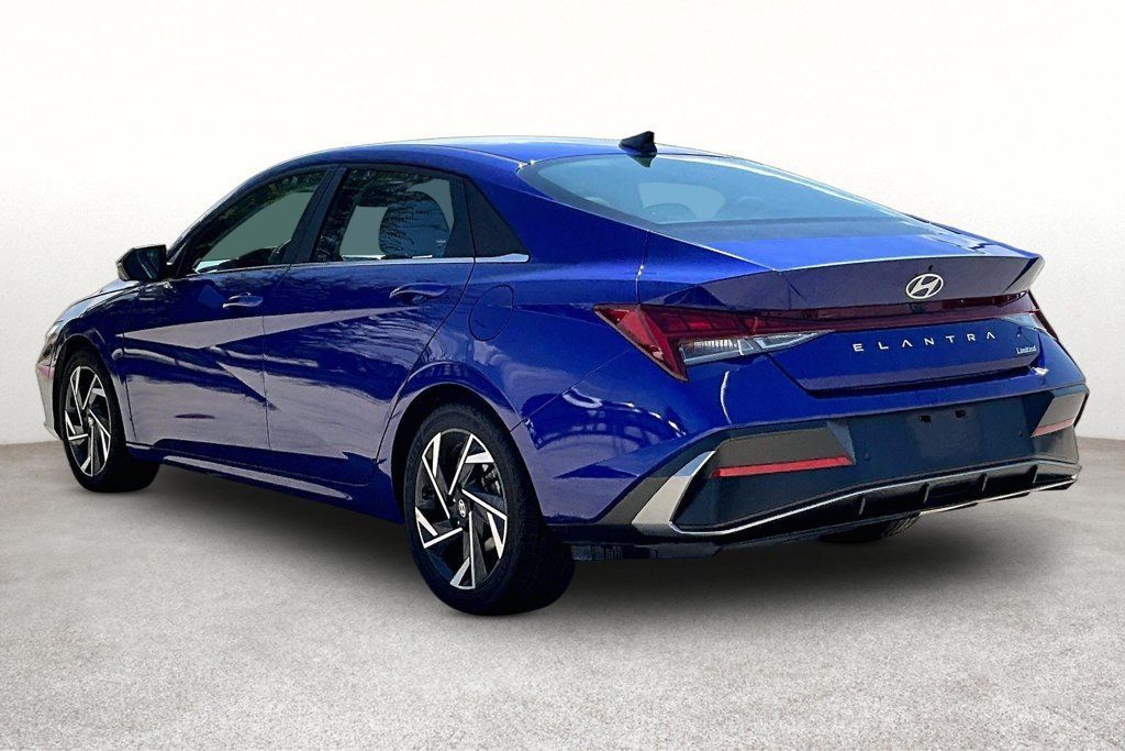 Used 2024 Hyundai Elantra Limited FWD image 14