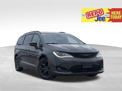 Used 2019 Chrysler Pacifica Limited w/ Advanced Safetytec Group
