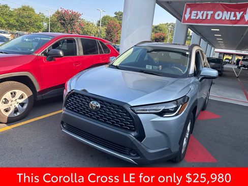 Used 2023 Toyota Corolla Cross LE w/ Moonroof Package FWD image 9