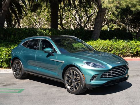 Used 2021 Aston Martin DBX AWD/4WD image 1