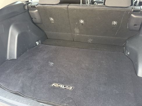 Used 2019 Toyota RAV4 XLE FWD image 32