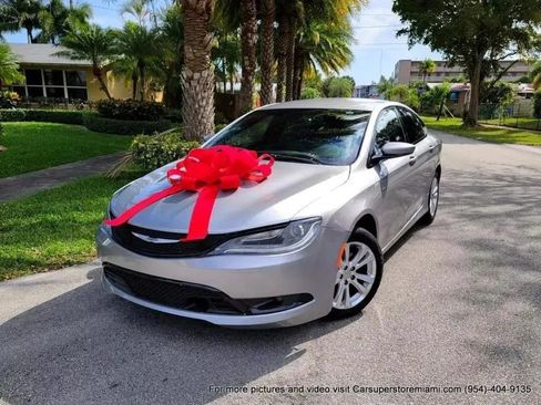 Used 2015 Chrysler 200 S FWD image 2