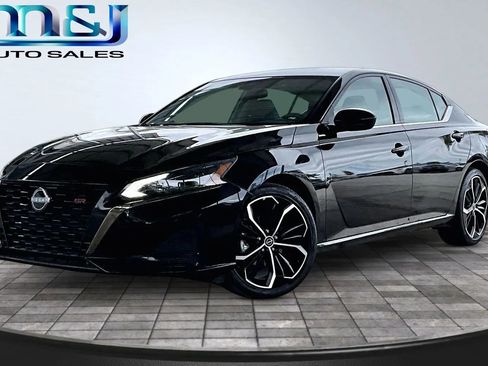Used 2025 Nissan Altima 2.5 SR image 1