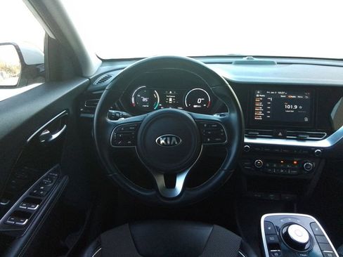 Used 2020 Kia Niro EX image 12