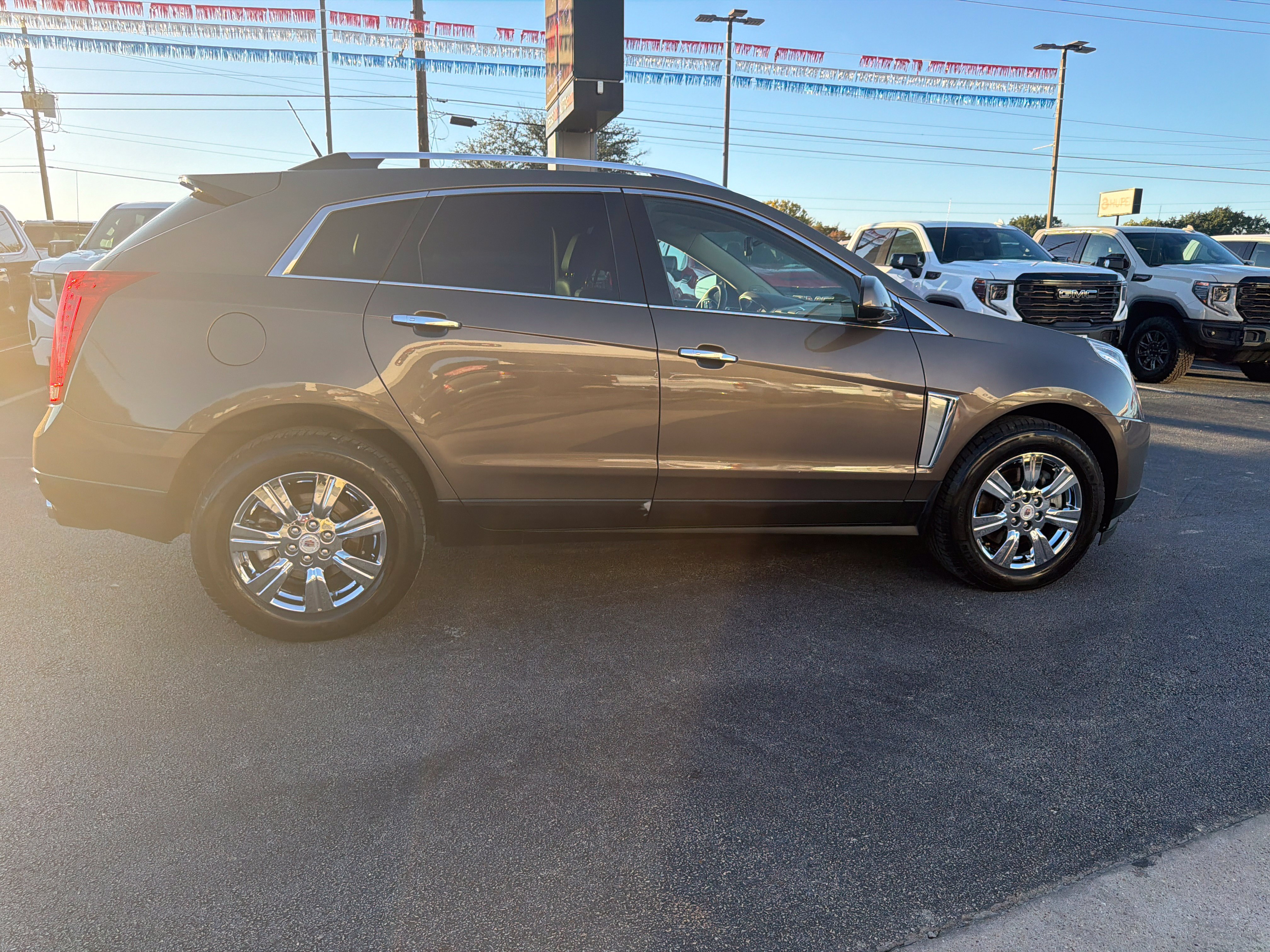 Used 2014 Cadillac SRX Luxury FWD image 4