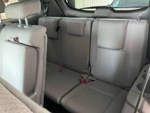 Used 2018 Toyota Highlander LE FWD image 16