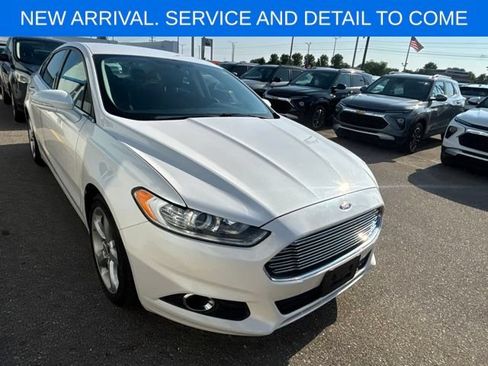 Used 2016 Ford Fusion SE w/ Equipment Group 201A FWD image 5