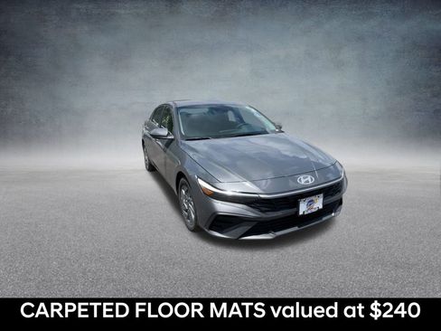 Used 2025 Hyundai Elantra Blue image 2