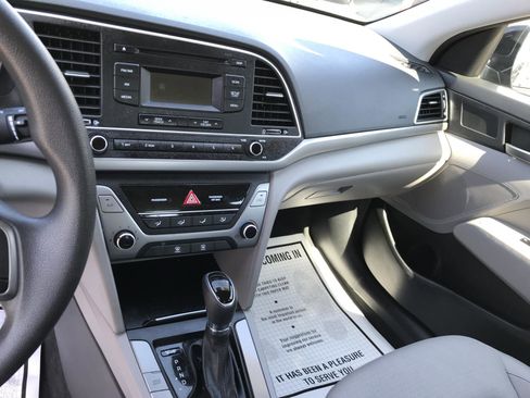 Used 2017 Hyundai Elantra SE image 13