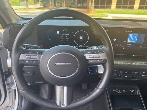Used 2024 Hyundai Kona Limited FWD image 17