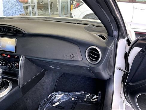 Used 2017 Toyota 86 RWD image 25