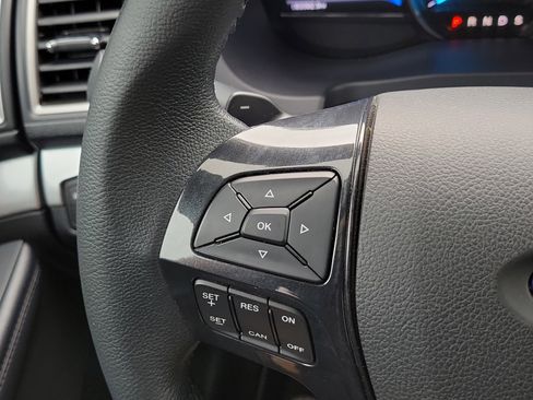 Used 2017 Ford Explorer XLT w/ Equipment Group 202A FWD image 24