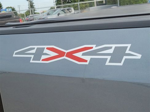 Used 2022 Chevrolet Colorado LT w/ LT Convenience Package image 6