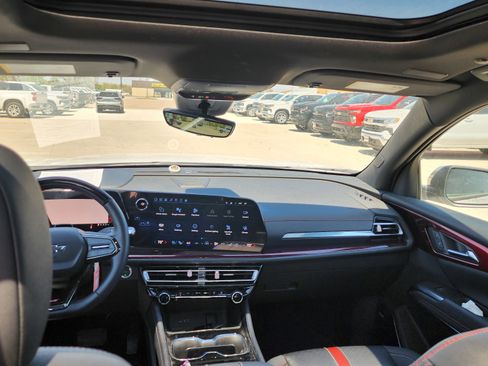 Used 2024 Chevrolet Traverse RS AWD/4WD image 10