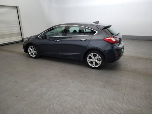 Used 2018 Chevrolet Cruze Premier FWD image 3