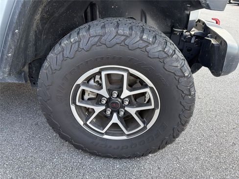 Used 2025 Jeep Wrangler Unlimited Rubicon AWD/4WD image 8