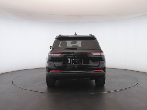 Used 2023 Jeep Grand Cherokee Limited w/ Black Appearance Package AWD/4WD image 22