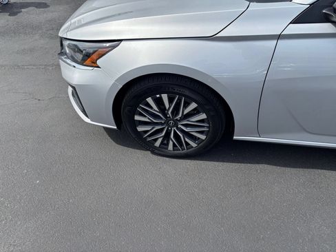 Used 2025 Nissan Altima 2.5 SV FWD image 25