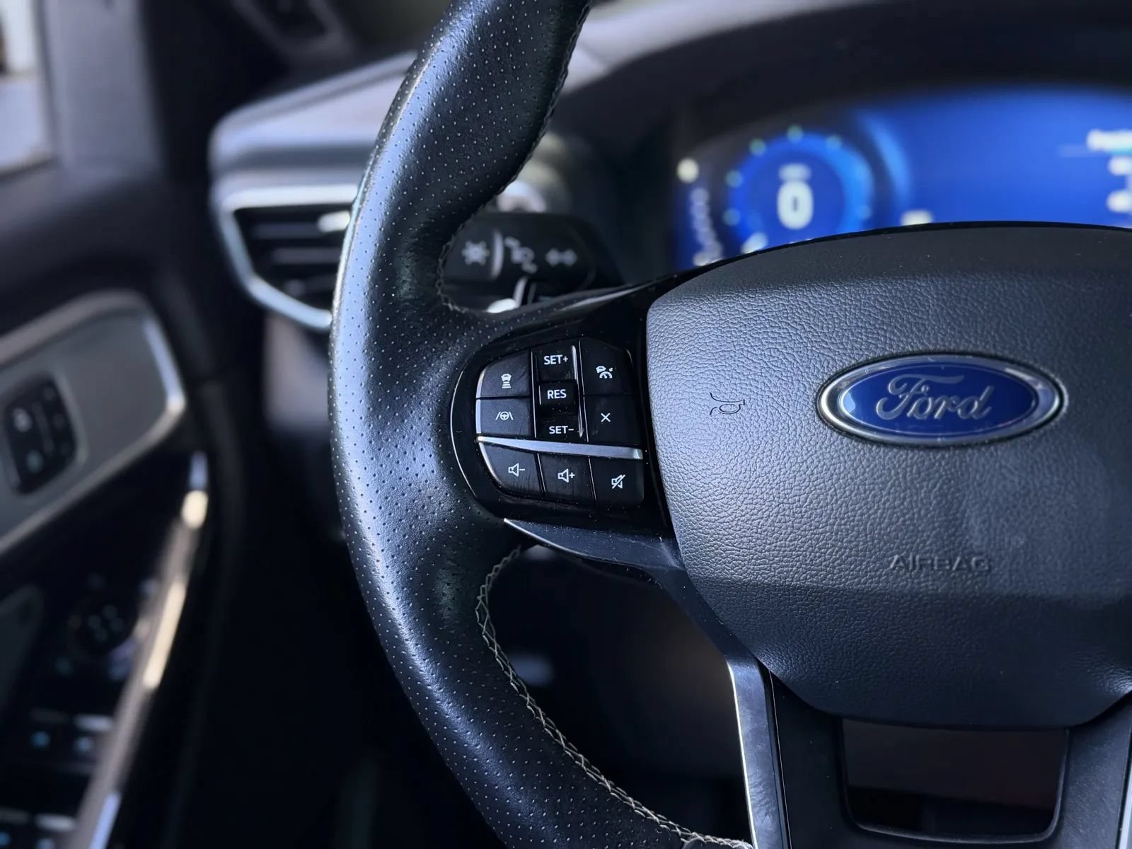 Used 2022 Ford Explorer ST w/ Equipment Group 401A AWD/4WD image 24