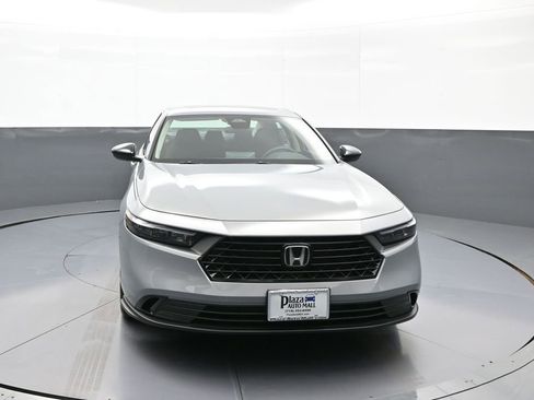 Certified 2025 Honda Accord SE image 2